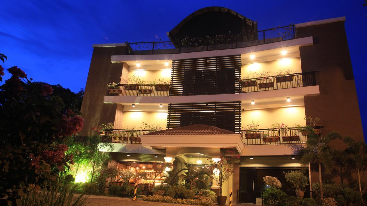 North Garden Suites Davao City Eksteriør billede